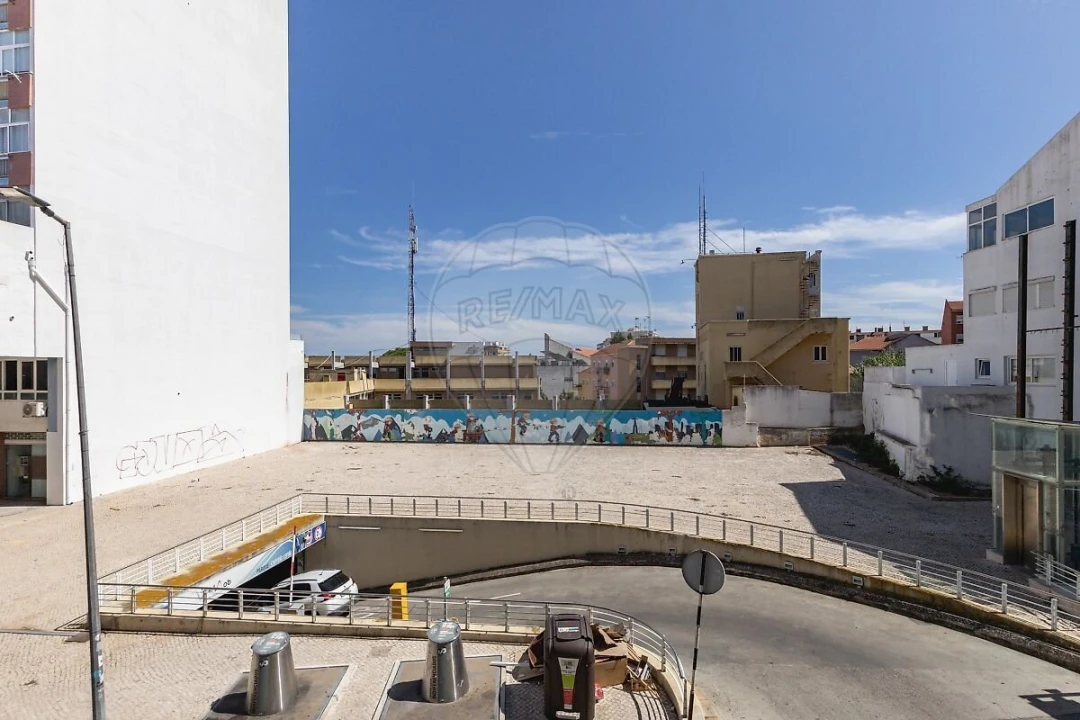 Apartamento T3 para Venda em Almada, Cova da Piedade, Pragal e Cacilhas Foto 17