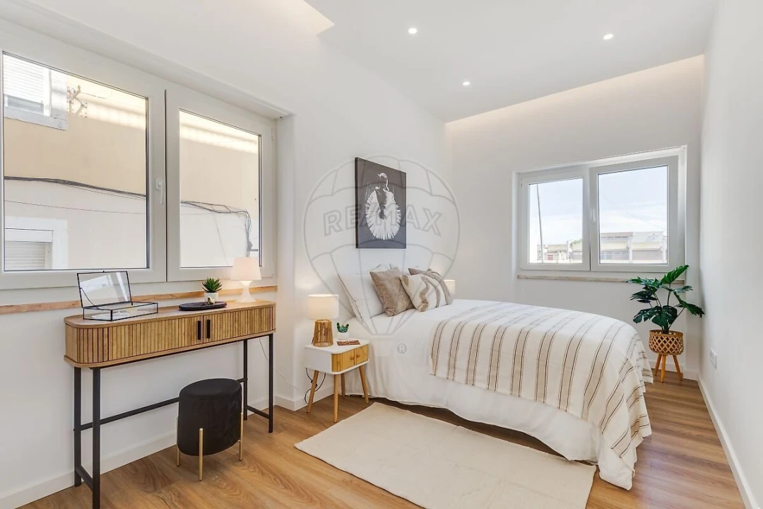 Apartamento T3 para Venda em Almada, Cova da Piedade, Pragal e Cacilhas Foto 12