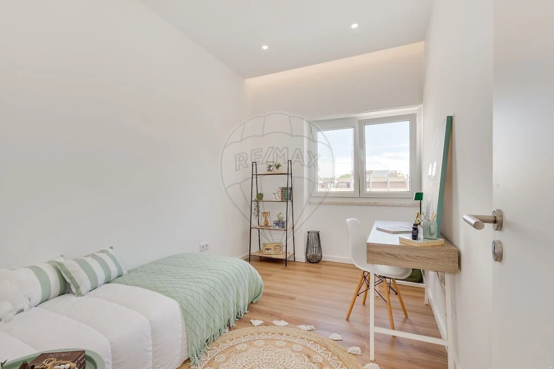 Apartamento T3 para Venda em Almada, Cova da Piedade, Pragal e Cacilhas Foto 2