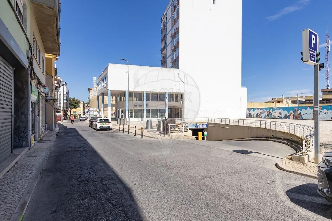 Apartamento T3 para Venda em Almada, Cova da Piedade, Pragal e Cacilhas Foto 38