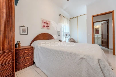 Apartamento T3 para Venda em Estômbar e Parchal