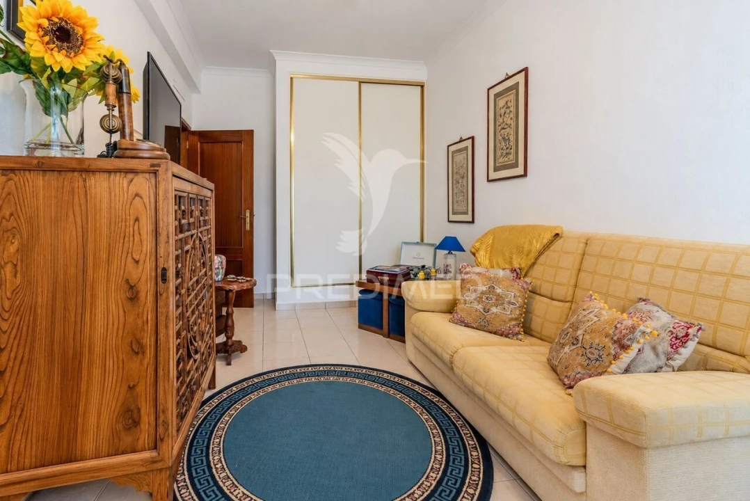 Apartamento T3 para Venda em Estômbar e Parchal Foto 4