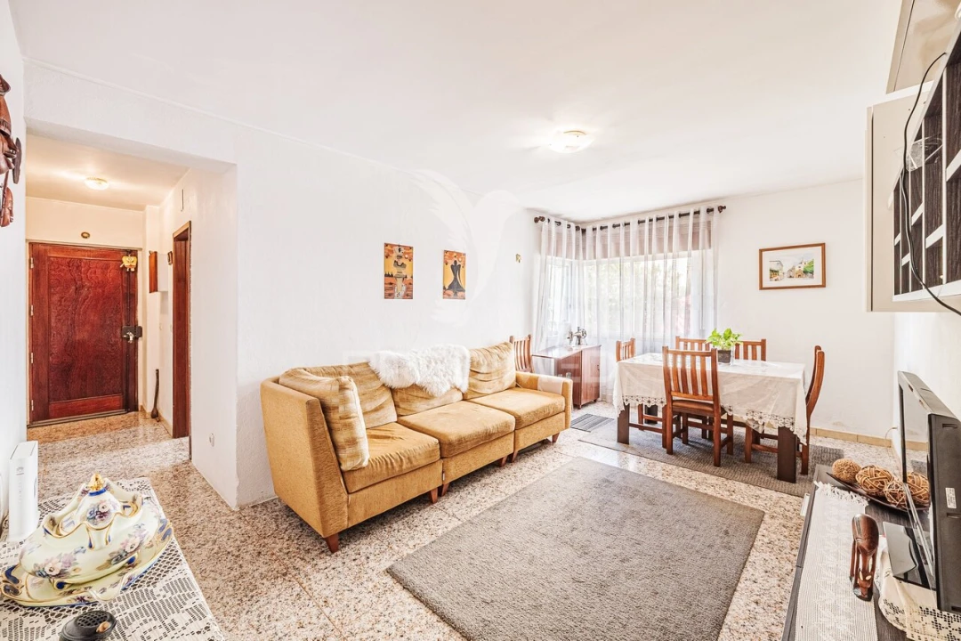 Apartamento T2 para Venda em Queluz e Belas Foto 1