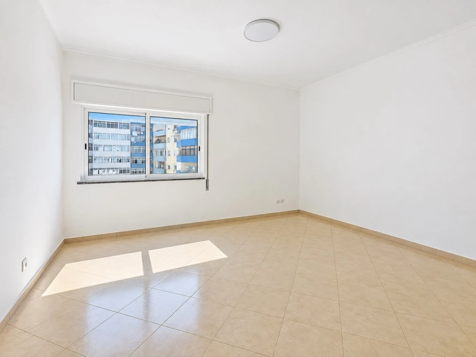 Apartamento T2 para Venda em Portimão Foto 6
