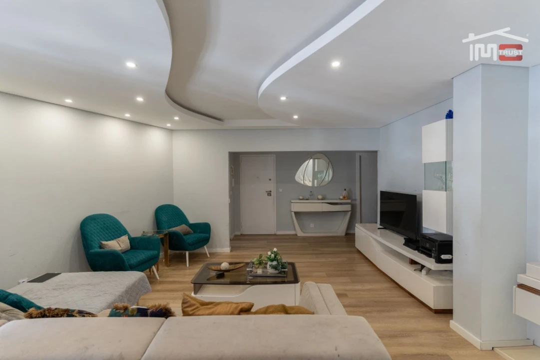 Apartamento T3 para Venda em Rio de Mouro Foto 1