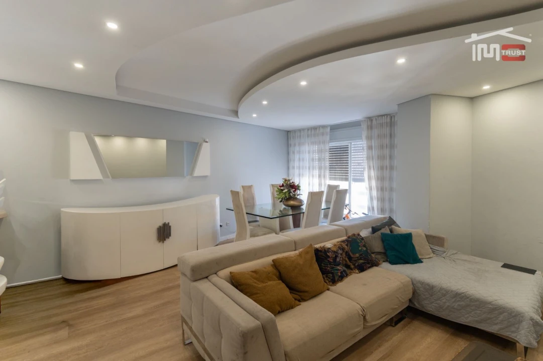 Apartamento T3 para Venda em Rio de Mouro Foto 3