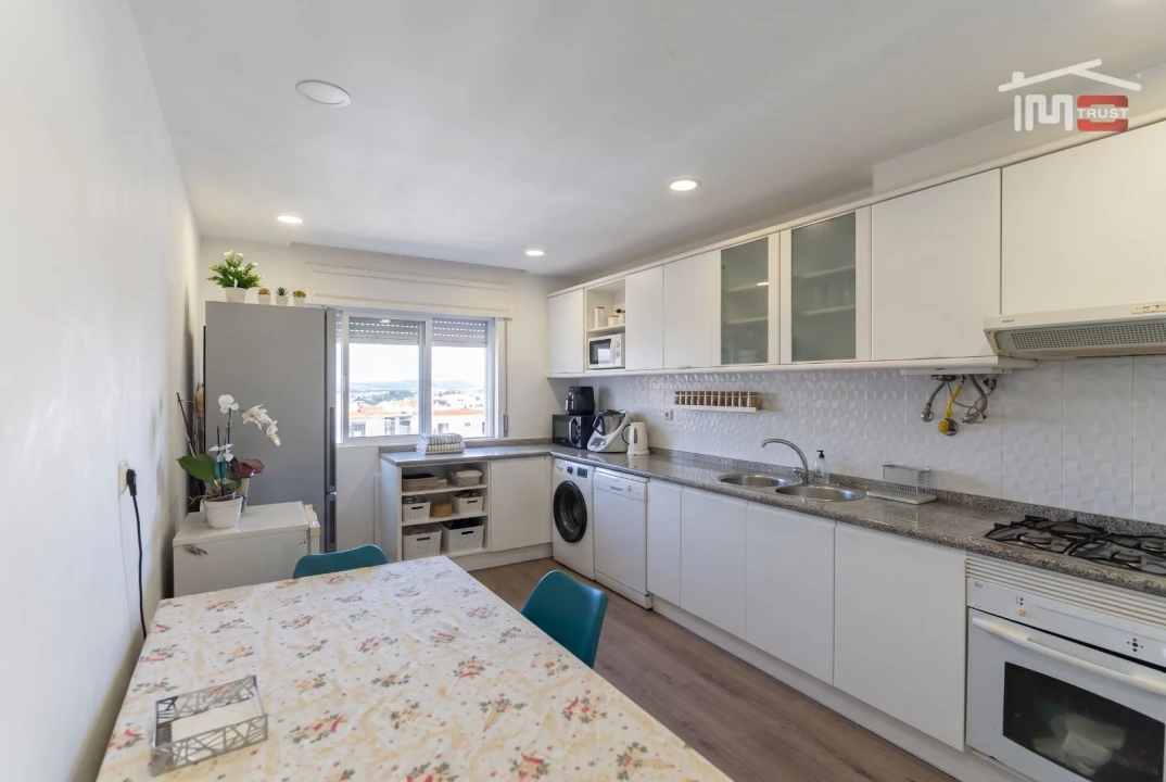 Apartamento T3 para Venda em Rio de Mouro Foto 4