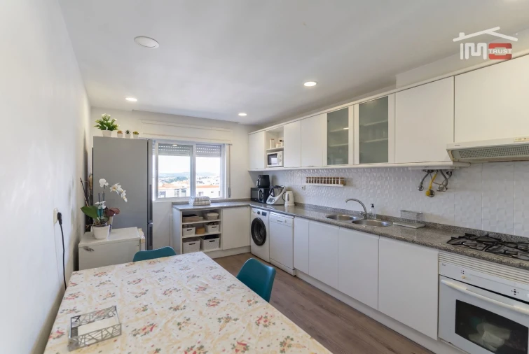 Apartamento T3 para Venda em Rio de Mouro Foto 4