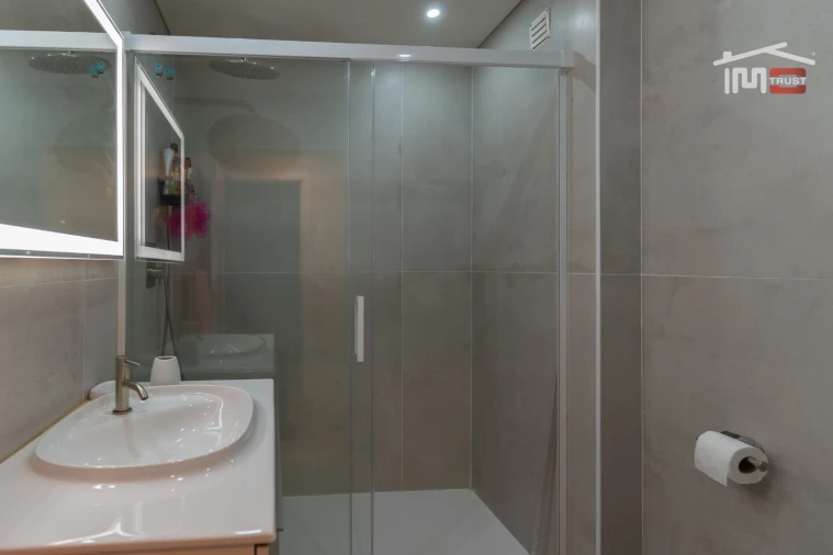 Apartamento T3 para Venda em Rio de Mouro Foto 7