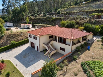 Moradia T4 para Venda em Fregim