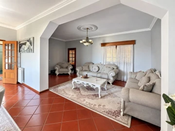 Moradia T4 para Venda em Fregim