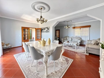 Moradia T4 para Venda em Fregim
