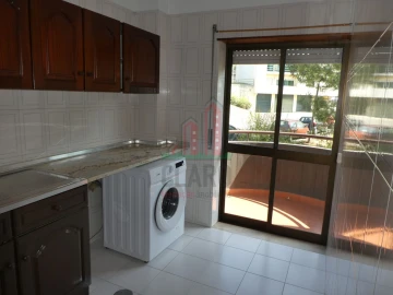 Apartamento T1 para Arrendamento em Eiras e São Paulo de Frades