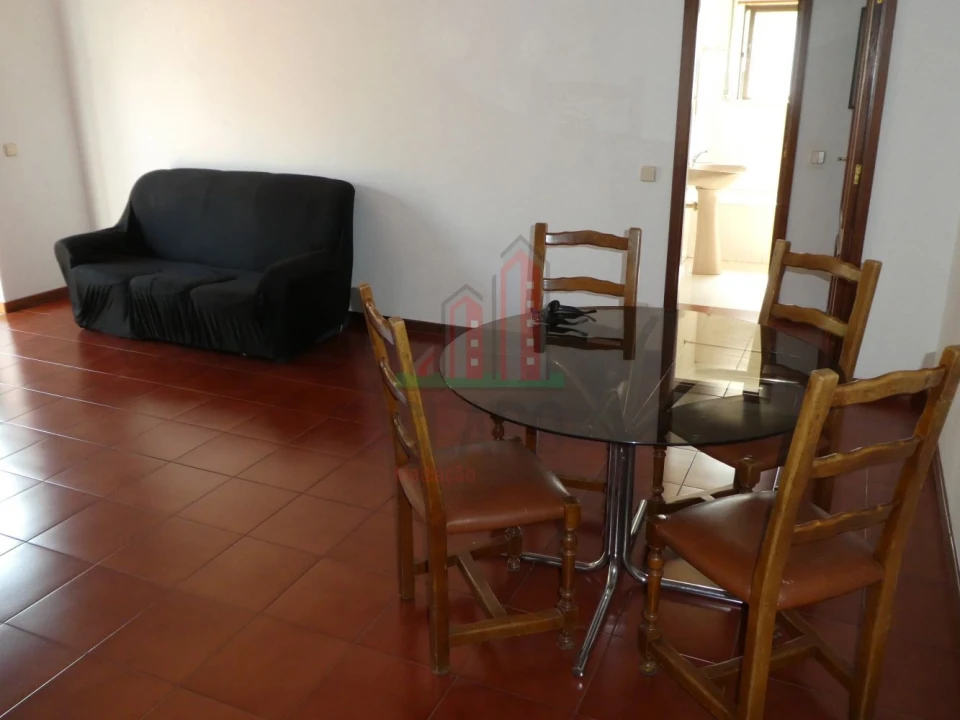 Apartamento T1 para Arrendamento em Eiras e São Paulo de Frades Foto 3