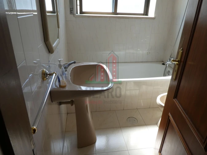 Apartamento T1 para Arrendamento em Eiras e São Paulo de Frades Foto 11