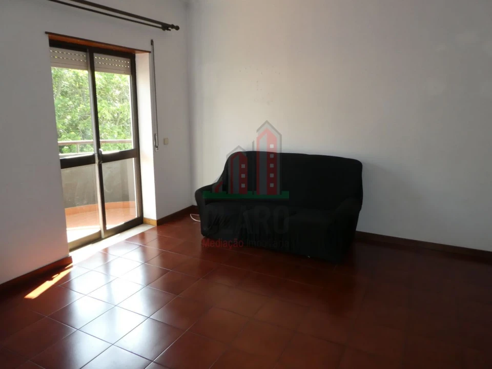 Apartamento T1 para Arrendamento em Eiras e São Paulo de Frades Foto 2