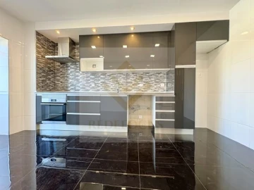 Apartamento T3 para Venda em Paços de Brandão