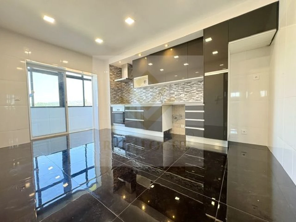 Apartamento T3 para Venda em Paços de Brandão Foto 12