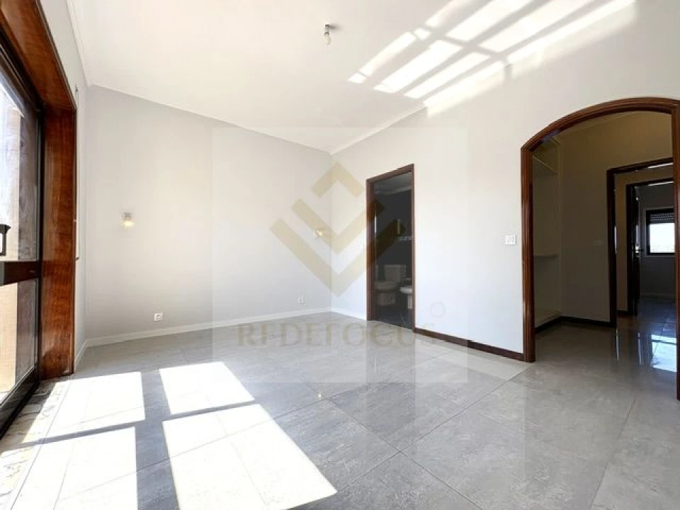 Apartamento T3 para Venda em Paços de Brandão Foto 21