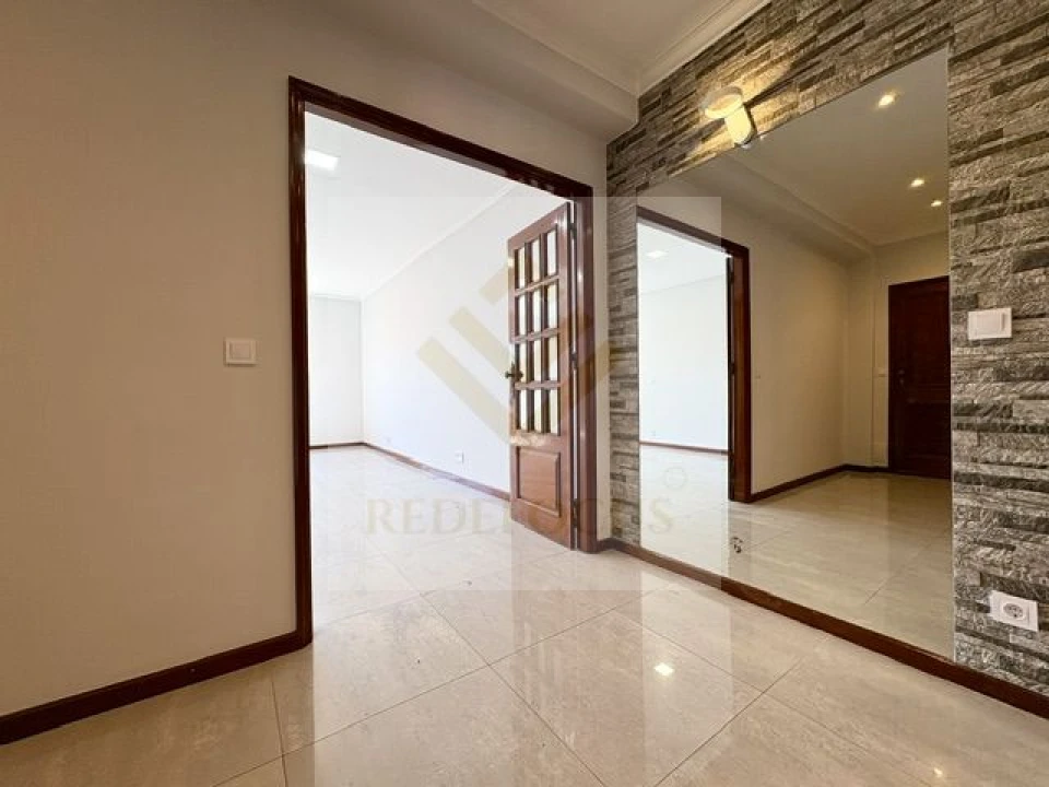 Apartamento T3 para Venda em Paços de Brandão Foto 2