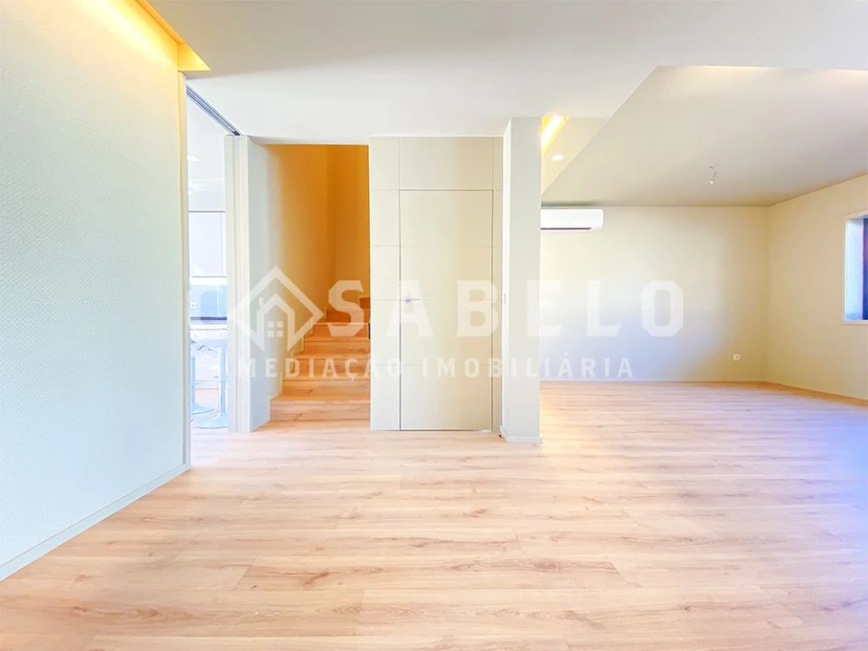Moradia T5 para Venda em Vila Nova da Telha Foto 6
