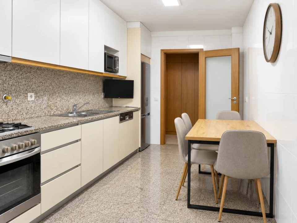 Apartamento T2 para Venda em Milheiros Foto 2