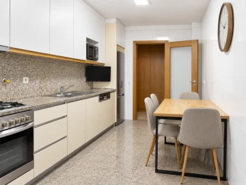Apartamento T2 para Venda em Milheiros
