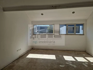Loja para Arrendamento em Odivelas