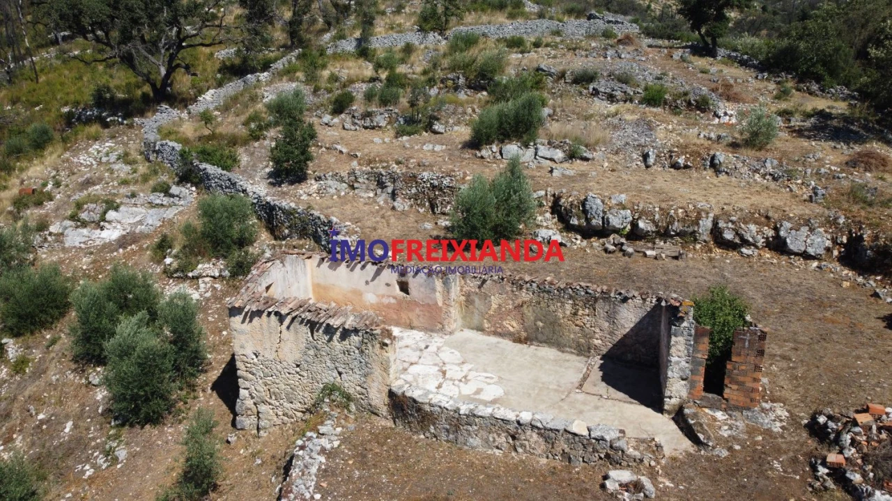 Moradia T2 para Venda em Chãos Foto 11