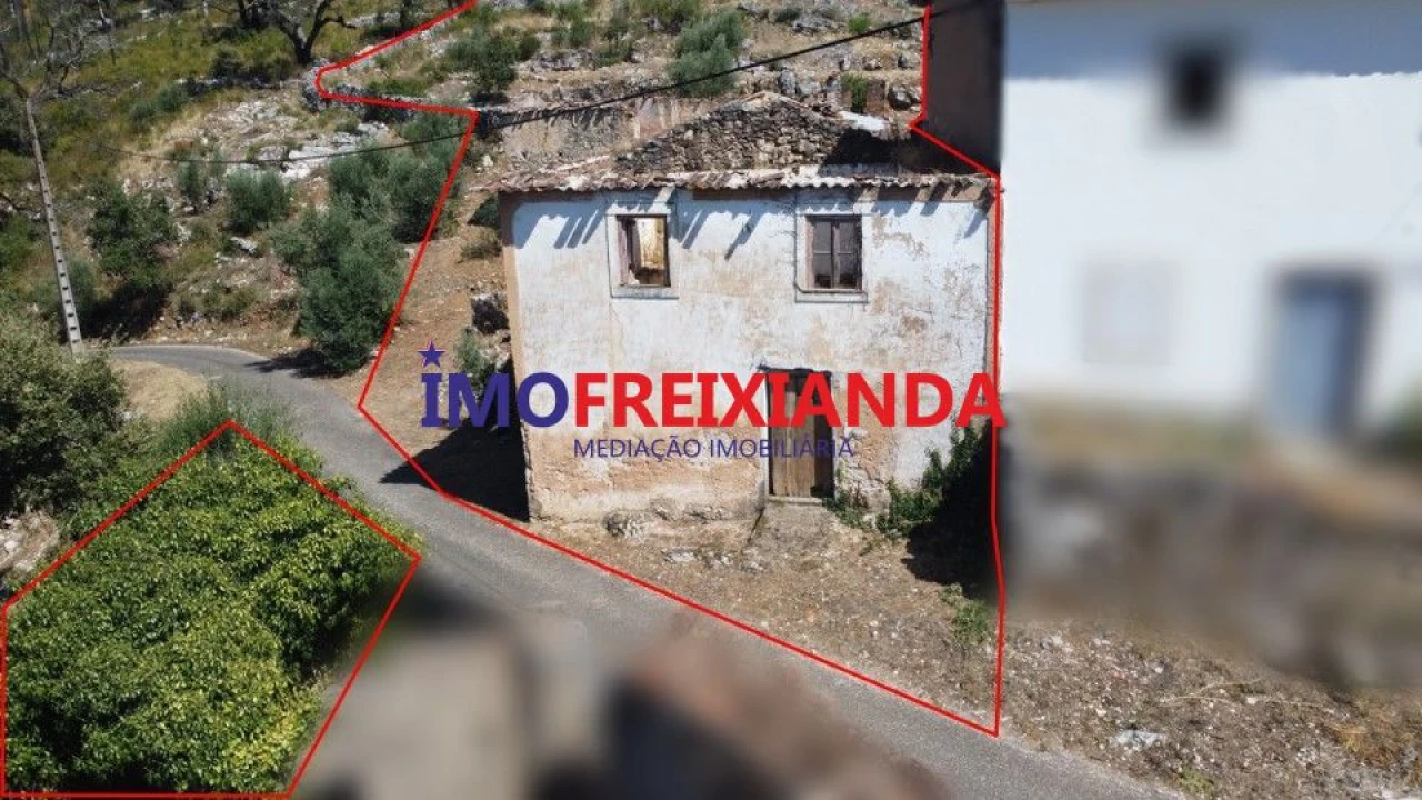 Moradia T2 para Venda em Chãos Foto 3