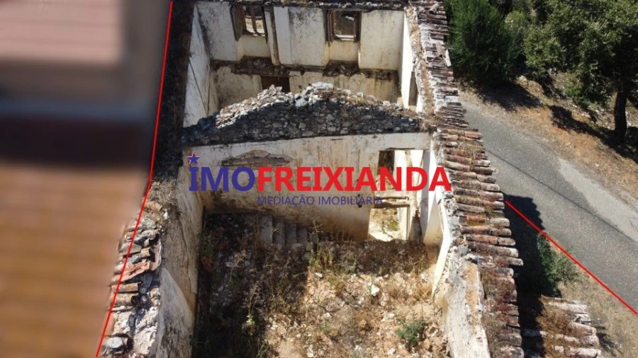 Moradia T2 para Venda em Chãos Foto 4