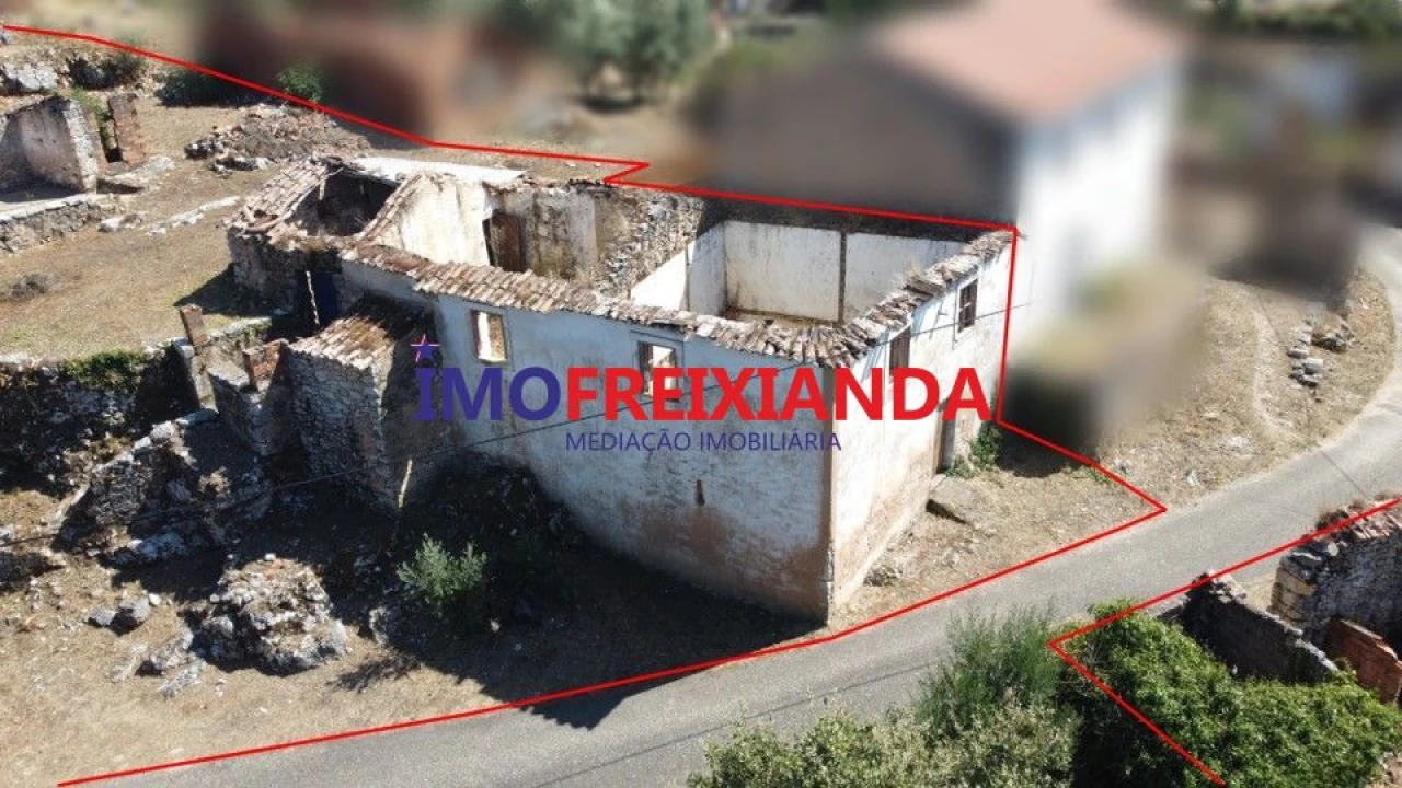 Moradia T2 para Venda em Chãos Foto 2