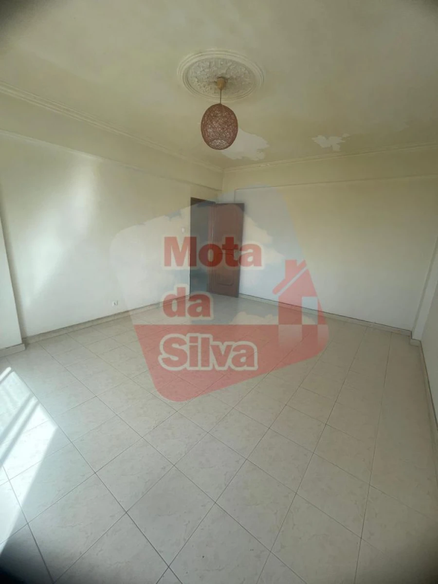 Apartamento T2 para Venda em Cacém e São Marcos Foto 3