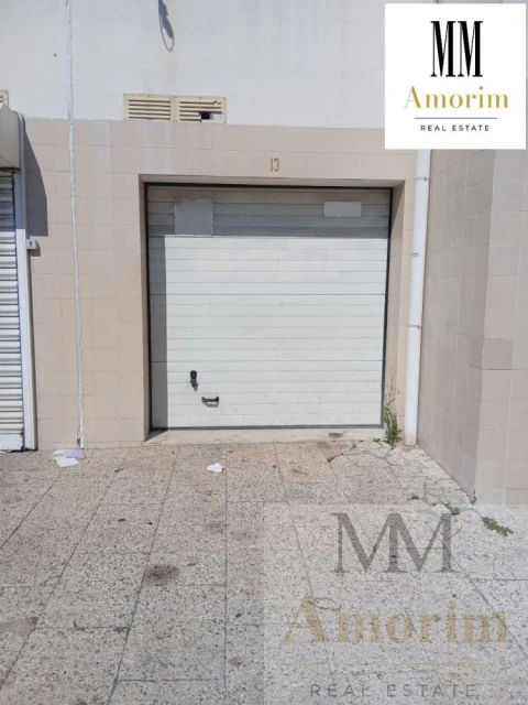 Garagem para Arrendamento em Carnaxide e Queijas