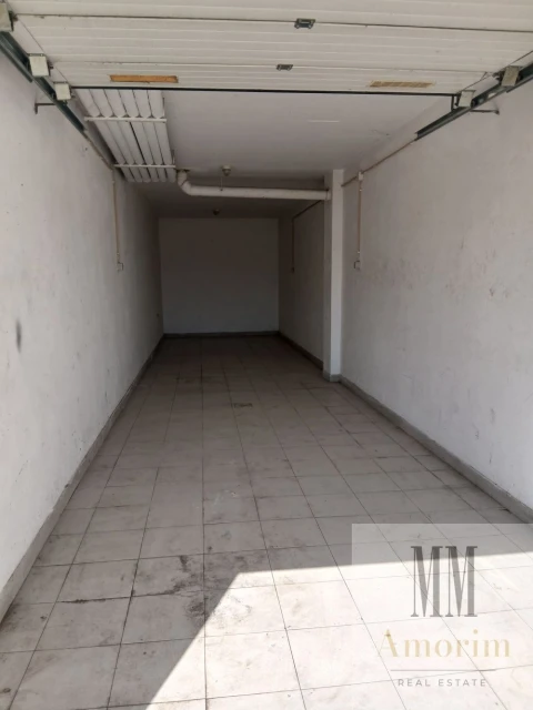 Garagem para Arrendamento em Carnaxide e Queijas
