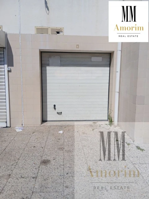 Garagem para Arrendamento em Carnaxide e Queijas