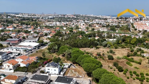 Terreno para Venda em Charneca de Caparica e Sobreda