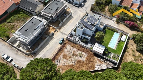 Terreno para Venda em Charneca de Caparica e Sobreda