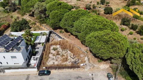 Terreno para Venda em Charneca de Caparica e Sobreda