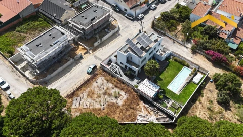 Terreno para Venda em Charneca de Caparica e Sobreda