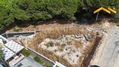 Terreno para Venda em Charneca de Caparica e Sobreda