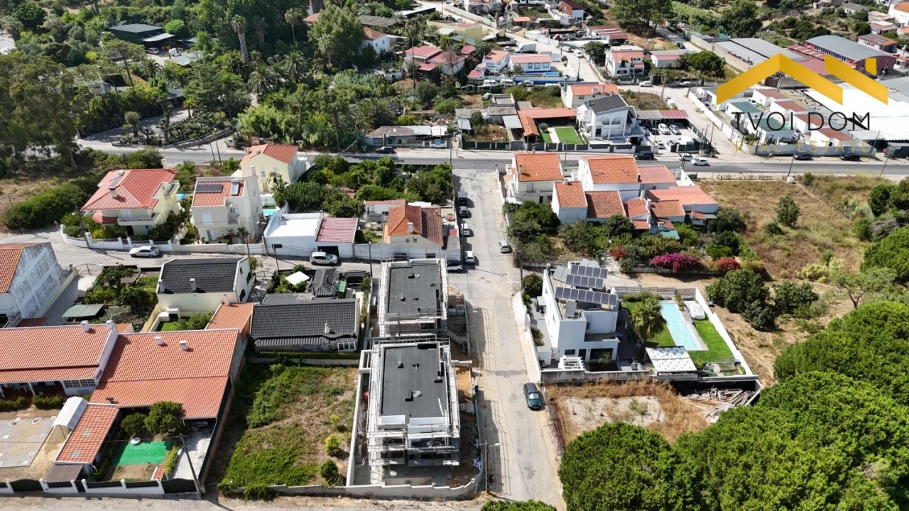 Terreno para Venda em Charneca de Caparica e Sobreda Foto 11