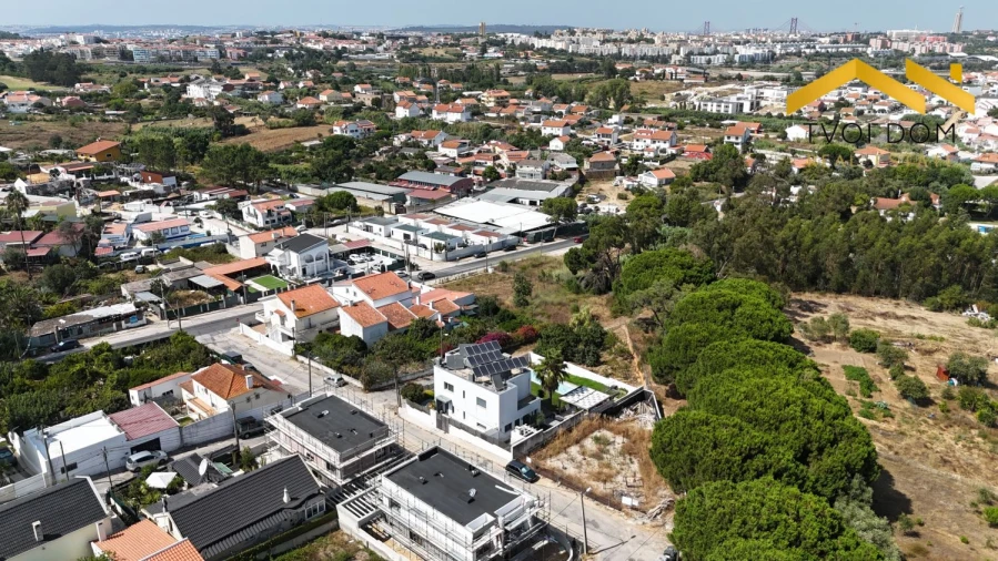 Terreno para Venda em Charneca de Caparica e Sobreda Foto 9
