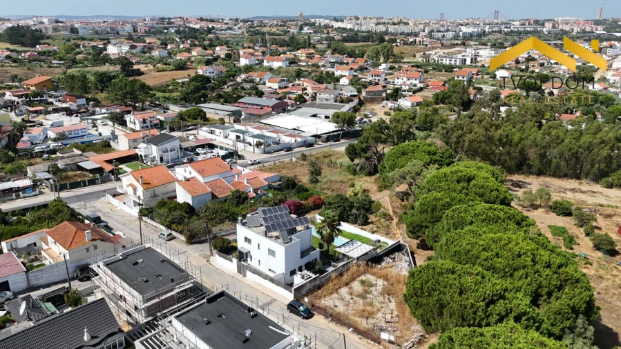 Terreno para Venda em Charneca de Caparica e Sobreda Foto 12