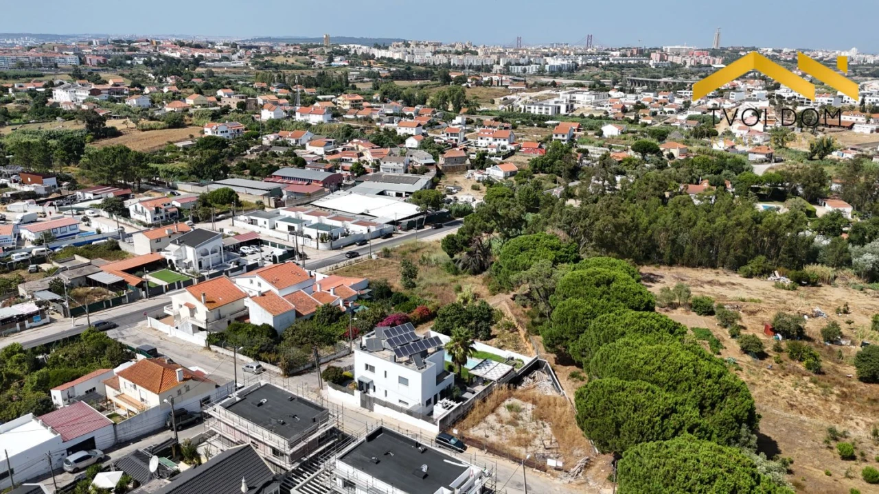 Terreno para Venda em Charneca de Caparica e Sobreda Foto 32