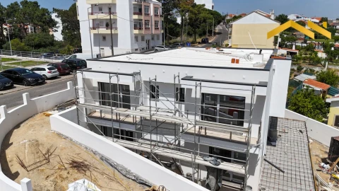 Moradia T4 para Venda em Charneca de Caparica e Sobreda