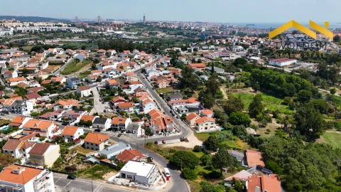 Moradia T4 para Venda em Charneca de Caparica e Sobreda