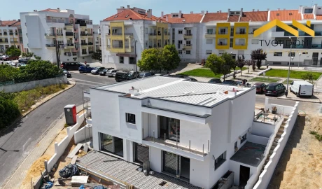 Moradia T4 para Venda em Charneca de Caparica e Sobreda
