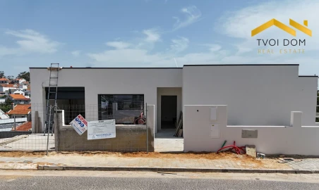 Moradia T4 para Venda em Charneca de Caparica e Sobreda