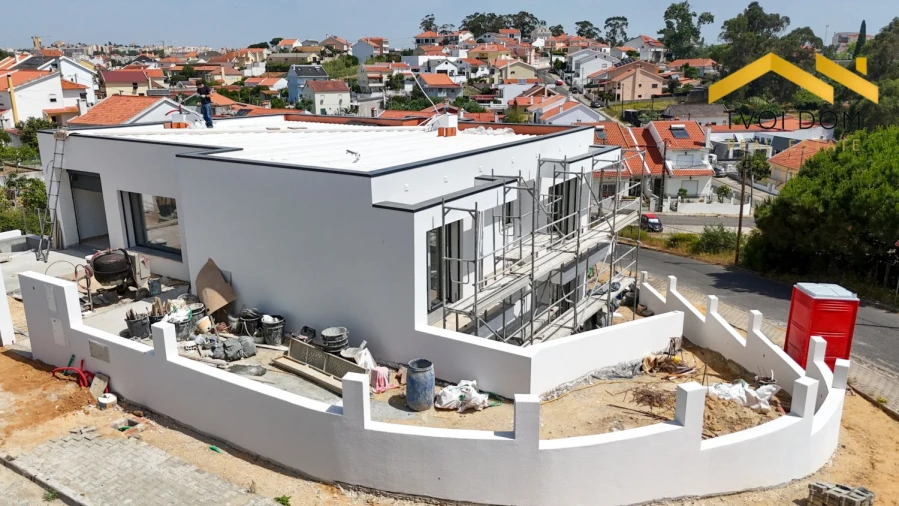Moradia T4 para Venda em Charneca de Caparica e Sobreda Foto 4